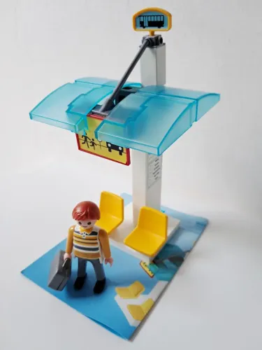 Playmobil Parada de Ônibus com Figura e Acessórios 