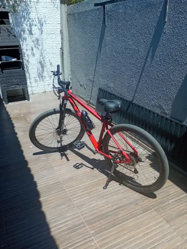 Vende-se Belíssima BIKE com acessórios 