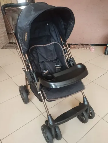 Carrinho de bebê Galzerano semi-novo 