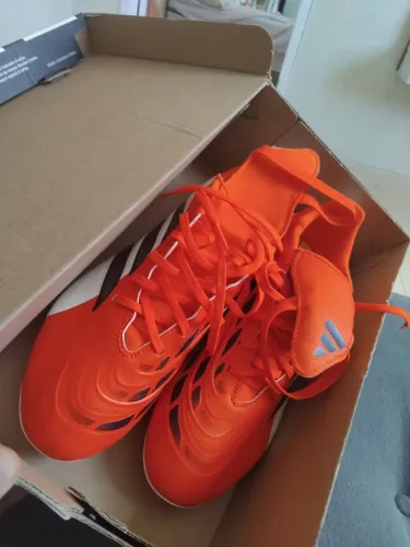 Chuteira adidas predator campo 26 nunca usada e nova(acompanha caixa)