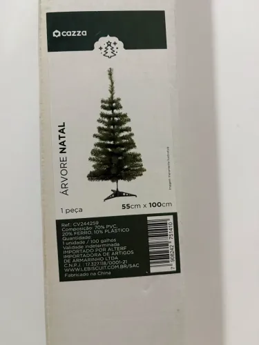 Árvore de Natal + enfeites incluso
