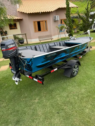 Barco de Alumínio semi-chato a venda