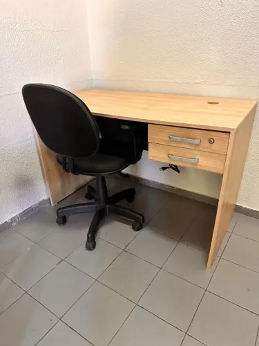 esa de Escritório 2 Gavetas + Cadeira Giratória | Home Office