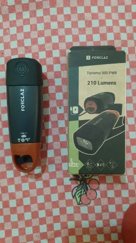 Lanterna 210 lumens recarregável e com dinamo ( carrega celular tbm)