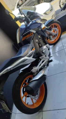 CB 250 F Twister 2020 - Edição Especial muito nova