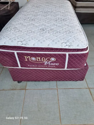 Cama Box solteirão colchão molas enssacadas muito bem conservada ENTREGO