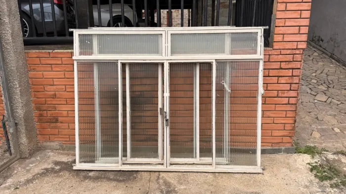 JANELA DE FERRO 200x150 COM BASCULANTE