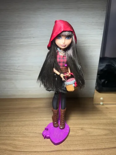Ever After high Cerise hood básica