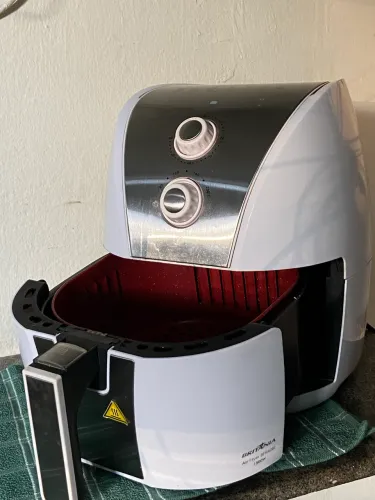 Vendo air fryer seminova e grande 