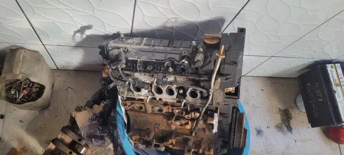 Vendo motor do Siena ano. 19 .1.4  fone * 