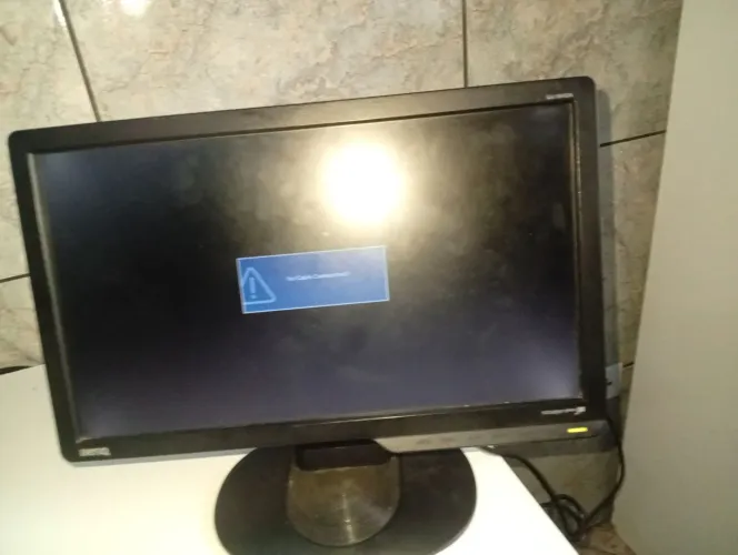 Monitor BenQ LCD 16" G610HDA + Cabo VGA e Cabo de Energia - Pronto para Usar