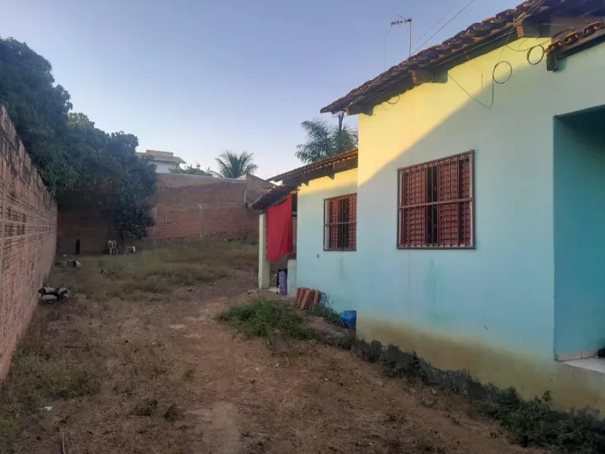 CASA À VENDA NO AURENY 1 - 2 QUARTOS + QUINTAL GRANDE
