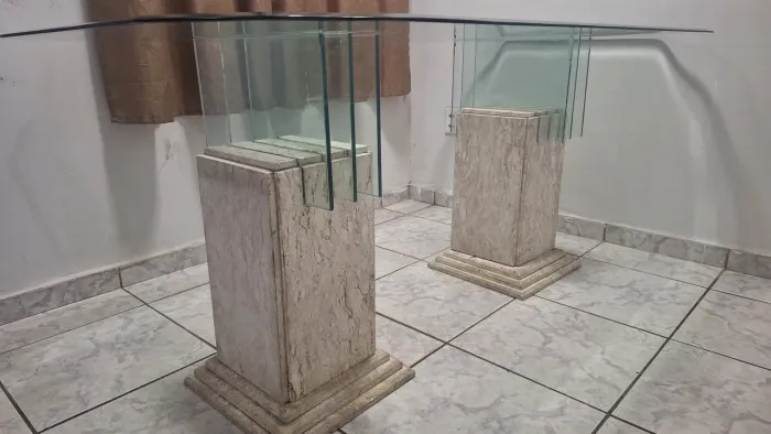 Mesa de mármore C/ tampo de vidro 6 lugares