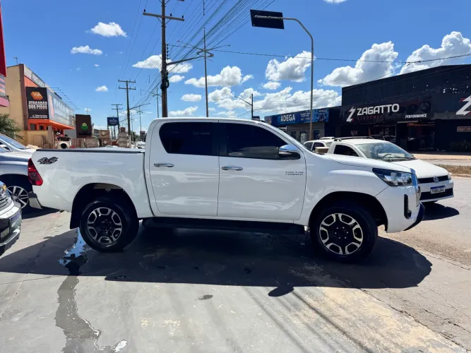 Toyota Hilux CD SR 4X4 2.8 TDI Diesel Aut. 2017