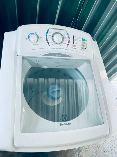 Máquina Eletrolux 12 kilos SEMI NOVA