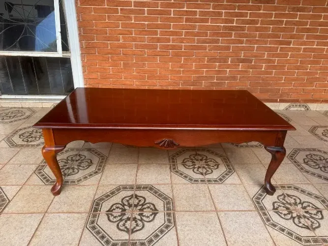 Mesa de Centro Estilo Colonial em Madeira - Excelente Estado