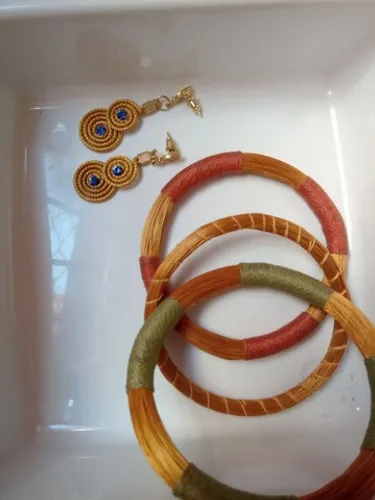 Kit, 3 pulseiras + brincos, CAPIM DOURADO. JALAPÃO