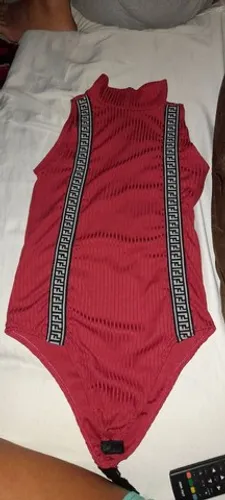 Body vermelho