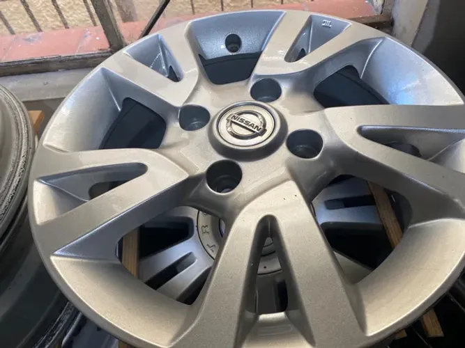 Roda Nissan Livina aro 15 original unidade valor mínimo