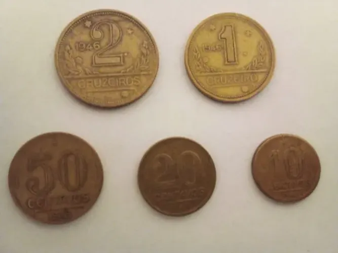 Moedas brasileiras antigas do ano de 1946