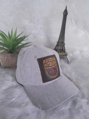 BONÉ ADIDAS C/ REGULAGEM CLICK