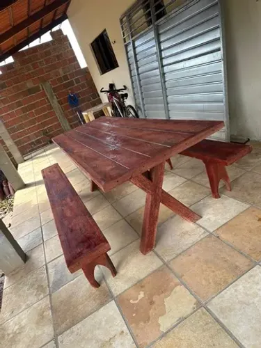 MESA EM MADEIRA RUSTICA
