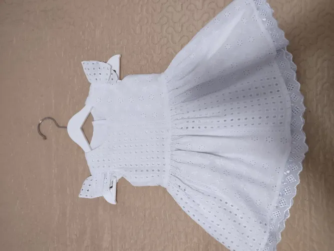 Vestido infantil em laise
