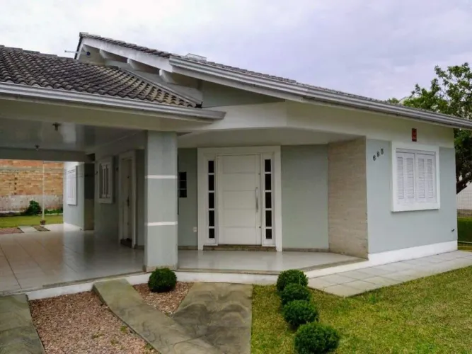 Venda de Casa em Arroio do Sal-RS, bairro Centro