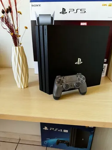 PS4 pro 4k semi novo - Playhouse 