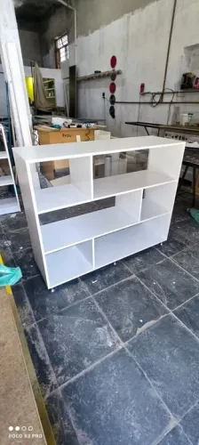 Balcão expositor meia colmeia com vidro