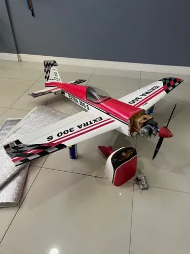 Vendo aeromodelo extra 300