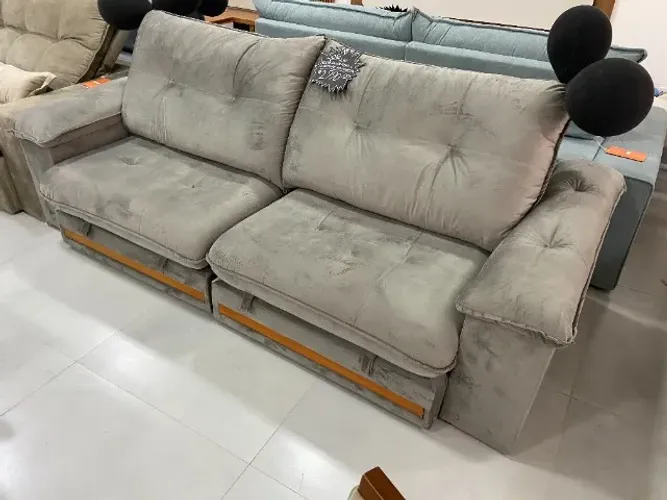 Sofá Retrátil 2,50m com Detalhe em Madeira - Black Friday!