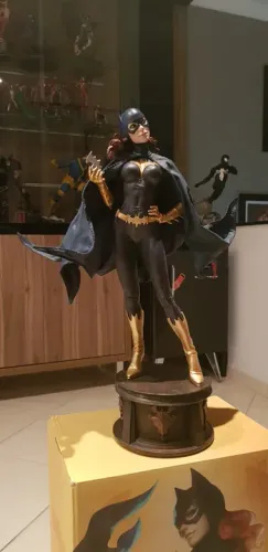 Batgirl Sideshow Premium Format! 