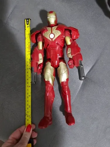Homem de ferro tamanho na foto