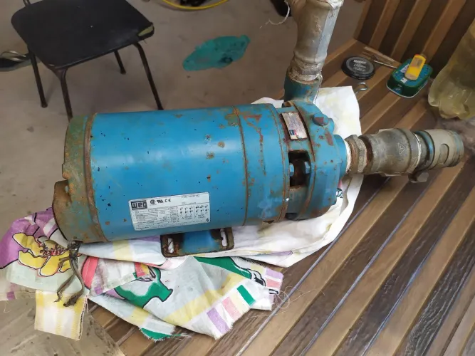 MOTOR TRIFÁSICO CV 1.5 COM BOMBA D'ÁGUA
