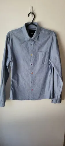 Camisa casual em algodão.
