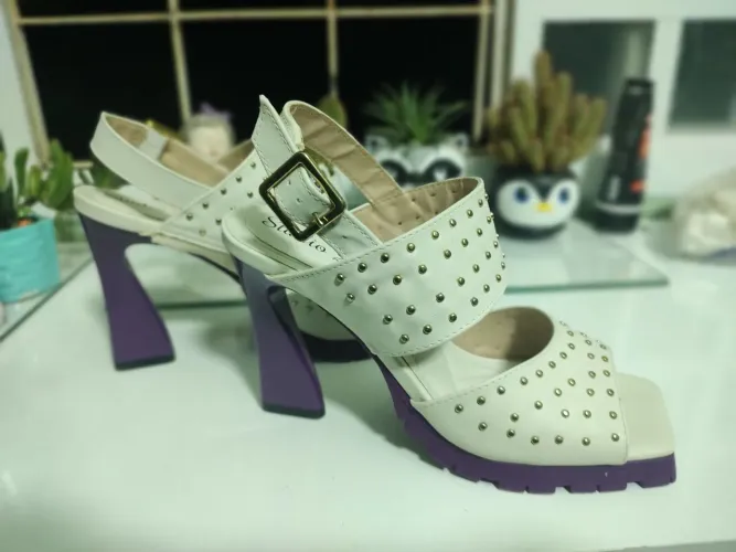 Sandália Off White aplicação 37 