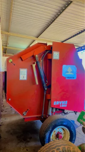 Enfardadeira e segadeira