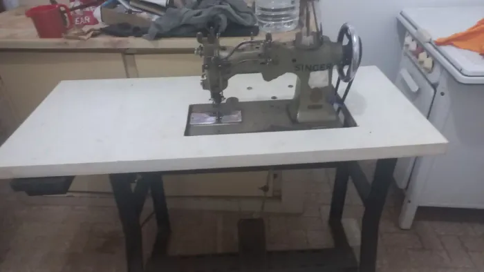 Máquina de Ponto Ajour Singer