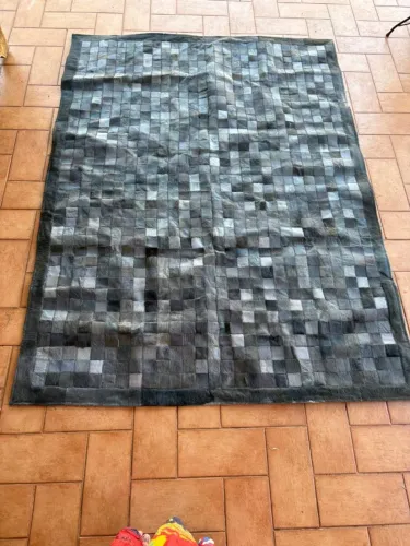 Tapete tipo couro muito novo 1,95x1,45