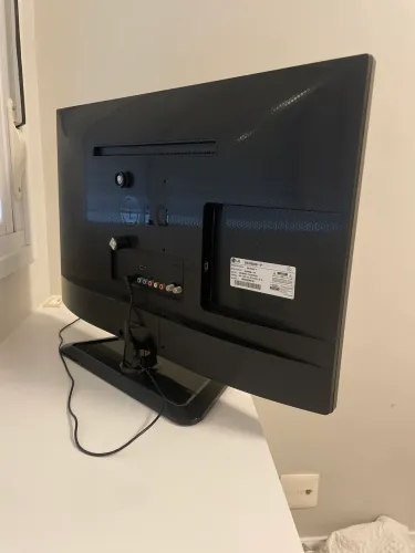 TV LG 28? LED - Modelo 28LN500B - Bivolt - Ótimo estado