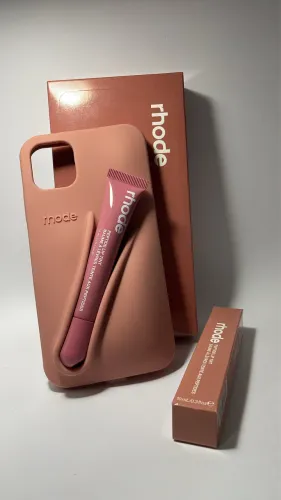 Capinha rhode + lip gloss