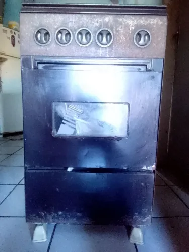 Vendo um fogão antigo da marca Esmaltec