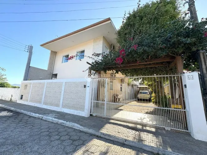 Pousada à venda na Barra da Lagoa