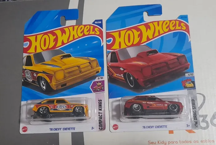 Hot Wheels Duas Unidades 76 Chevy Chevette - HW Drag Strip Amarelo e o Vermelho