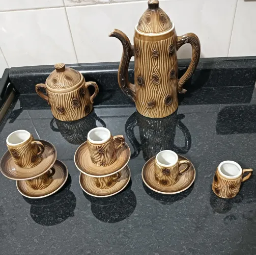 JOGO  CAFÉ PORCELANA ANTIGA *ANOS 70* BULE AÇUCAREIRO 6 XÍCARAS 5 PIRES 