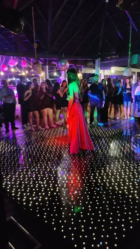 Som, DJ e pista de dança + fumaça 