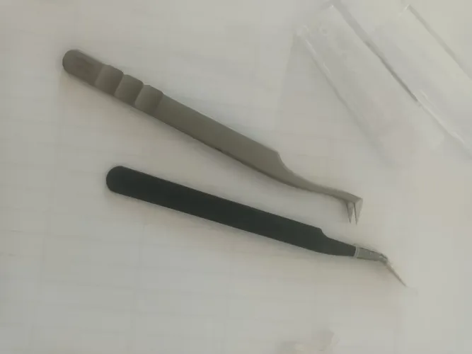 Pinça pra extensão de cílios