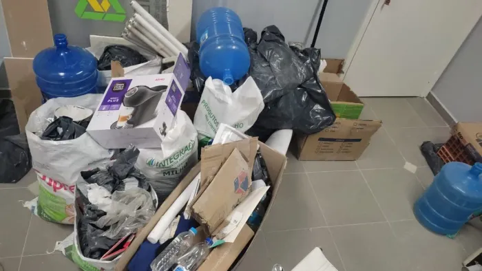 Remove Entulhos ENSACADOS,móveis velhos, madeiras 