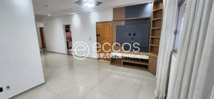 Casa à venda, 3 quartos, 1 suíte, 2 vagas, Gravatás - Uberlândia/MG